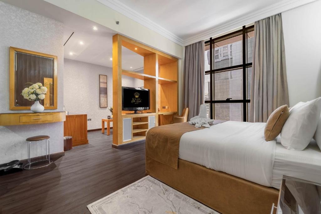 The Leela Hotel image 6